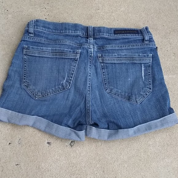 Rock and Republic Size 8 Jean Shorts - Picture 2 of 3